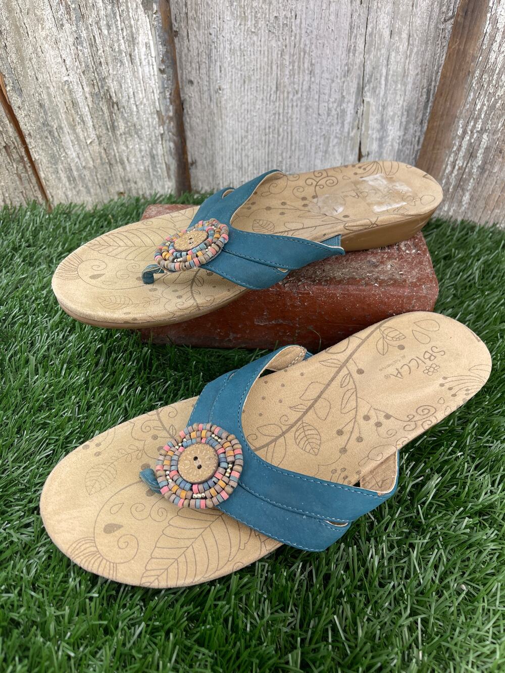 SBICCA Thong Sandals “Beadle”  Beaded Turquoise Teal Tan Women’s Size 8.5